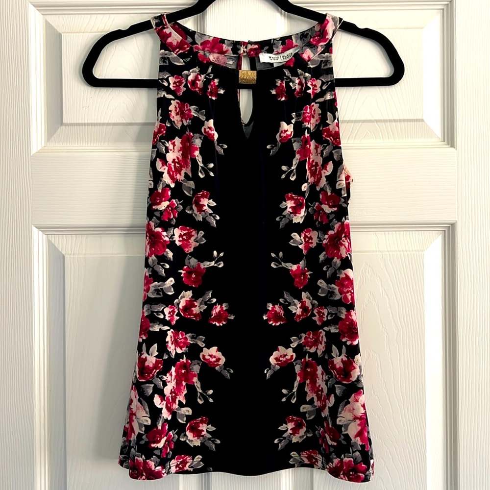 Black, burgundy/grey floral sleeveless top, keyhole front/back, 2 button closure